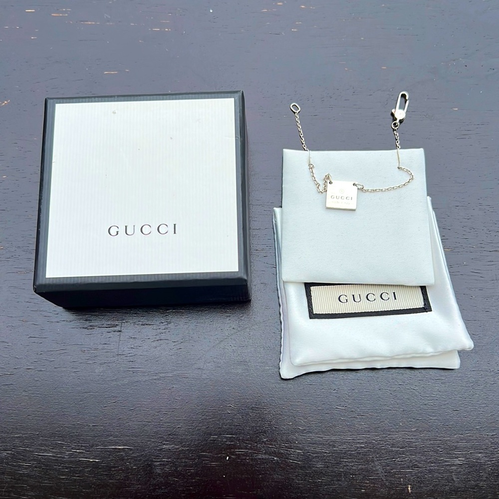 Great condition. Classy and classic Gucci bracelet.
